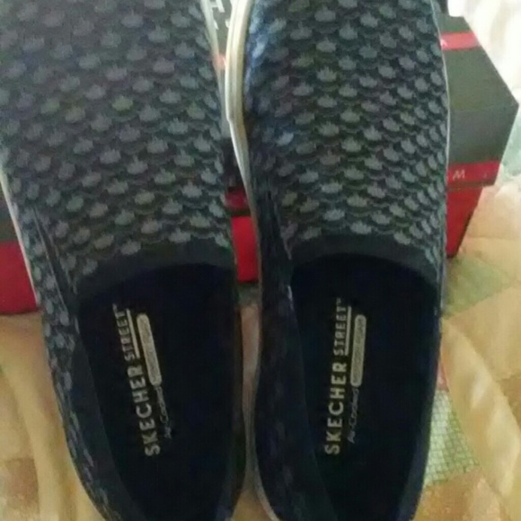 2 new pairs of Skechers size 9 - Picture 4 of 8